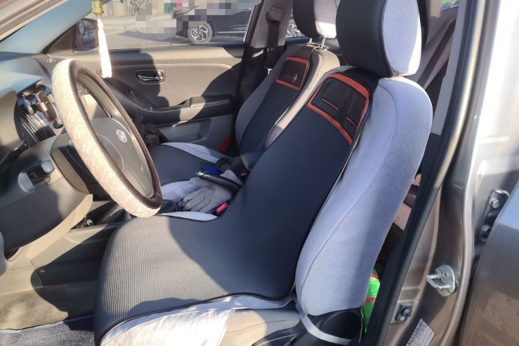 现代 悦动 2011款 1.6L 手动豪华型中控内饰19