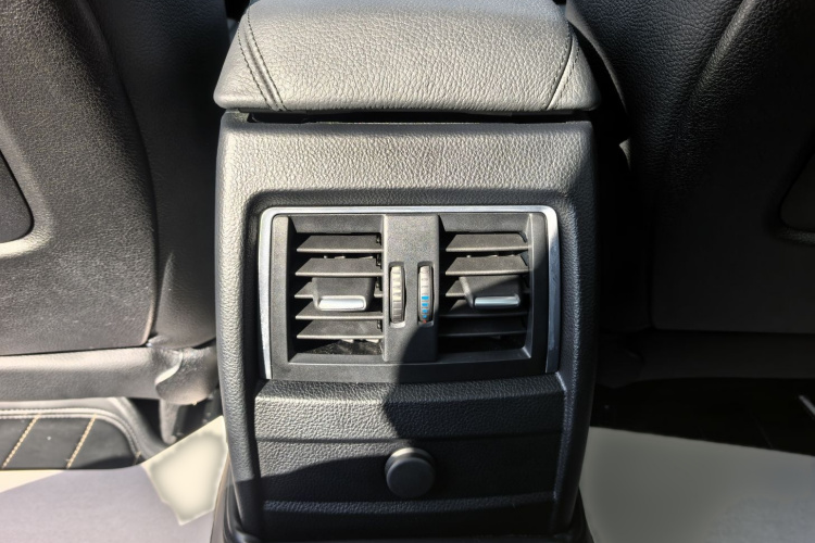 宝马3系GT 2019款  320i M运动曜夜版中控内饰7012