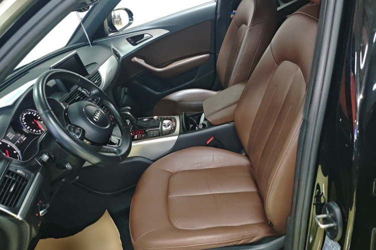 奥迪A6L 2018款 30周年年型 45 TFSI quattro 运动型中控内饰19