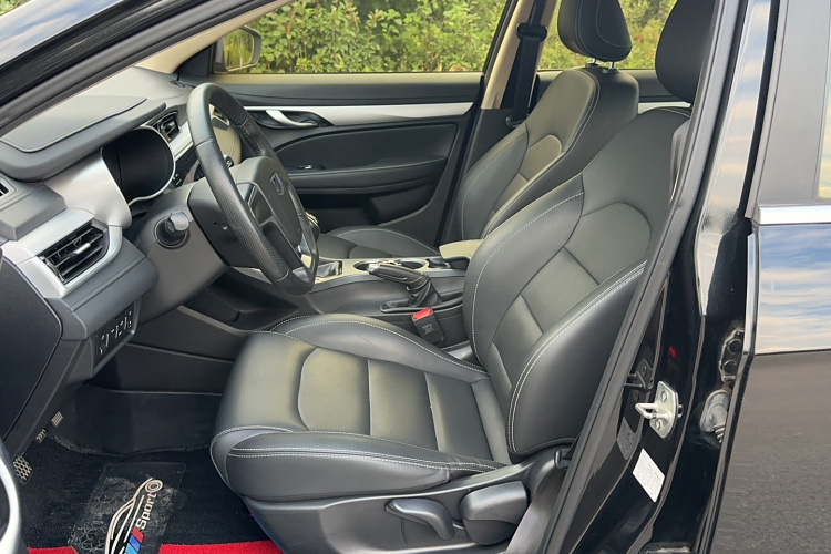 吉利汽车 帝豪 2018款 1.5L 手动向上互联版中控内饰7002