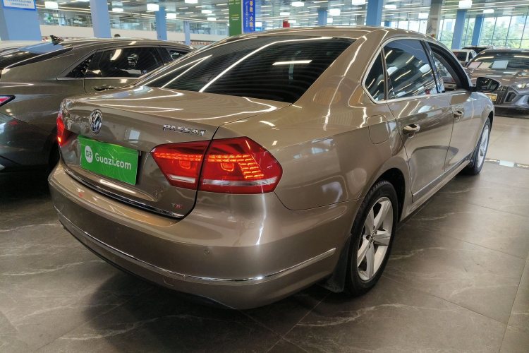 大众 帕萨特 2014款 1.8TSI DSG御尊版车身外观6005