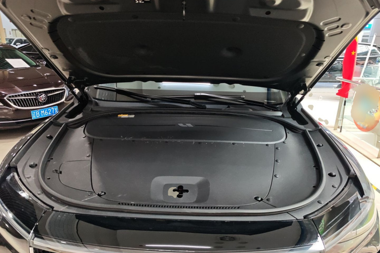 理想汽车 理想ONE 2020款 增程6座版机舱底盘24