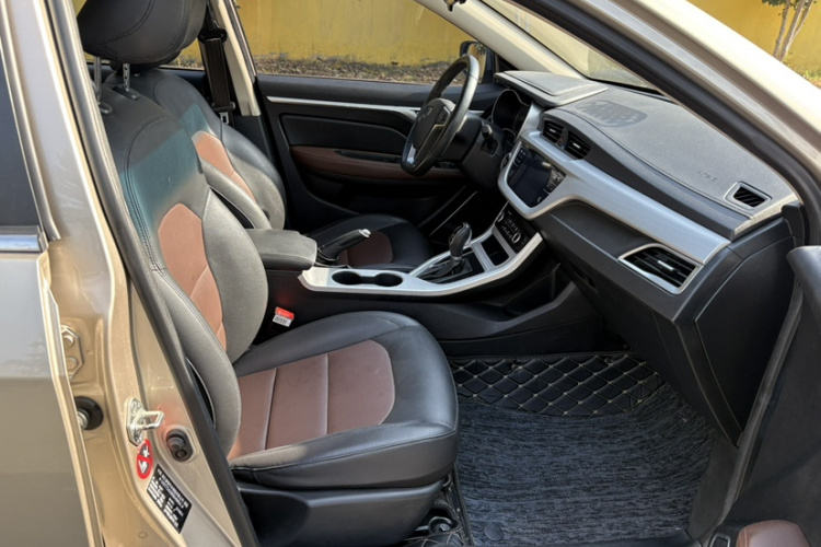 吉利汽车 远景 2018款 1.5L 自动幸福版局部细节41