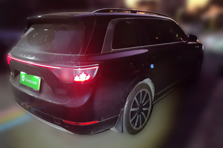 鸿蒙智行 问界M9 2024款 增程 Ultra版 42kWh 6座版车身外观7