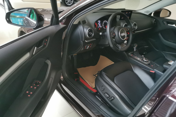 奥迪A3 2014款 Sportback 35 TFSI 自动时尚型中控内饰7003