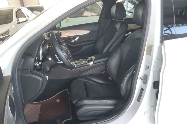 奔驰C级 2019款 C 260 运动版 4MATIC中控内饰19