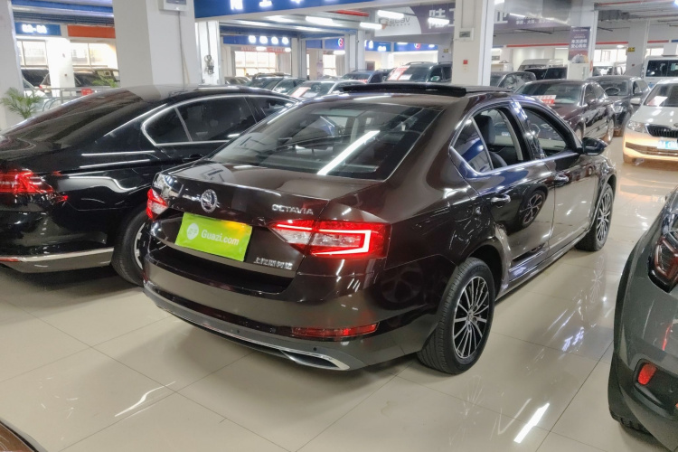 斯柯达 明锐 2018款 1.6L 自动豪华版车身外观7