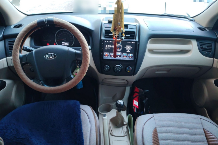 起亚 狮跑 2013款 2.0L 手动两驱版GL中控内饰12