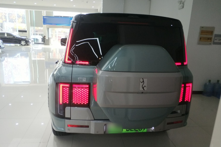 仰望U8 2023款 豪华版车身外观6