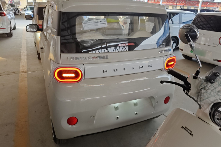 五菱汽车 宏光MINIEV 2024款 第三代 215km 青春版车身外观6