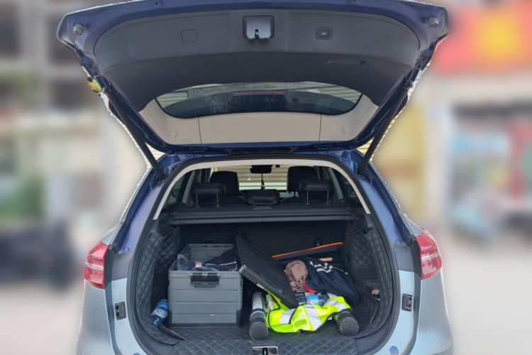 红旗HS5 2022款 改款 2.0T 智联旗享版中控内饰23