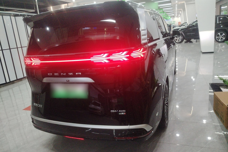 腾势D9 2025款 DM-i 智驾版 1020 四驱旗舰型车身外观6006