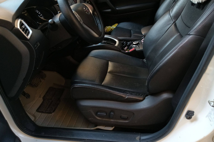 日产 奇骏 2015款 2.5L CVT领先MAX版 4WD局部细节19