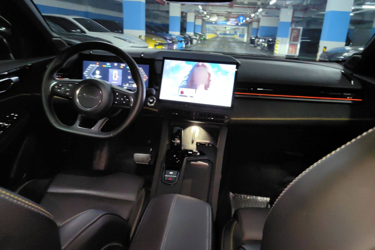 领克03 2023款 2.0TD DCT劲Pro中控内饰7002