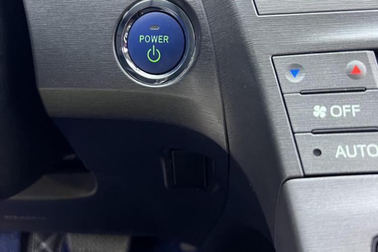 丰田 普锐斯 2012款 1.8L 豪华版中控内饰7005