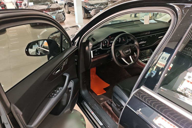 奥迪Q7 2022款 55 TFSI quattro S line运动型中控内饰20