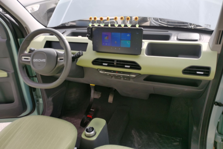 吉利银河 2024款 熊猫mini 200km 耐力熊中控内饰12