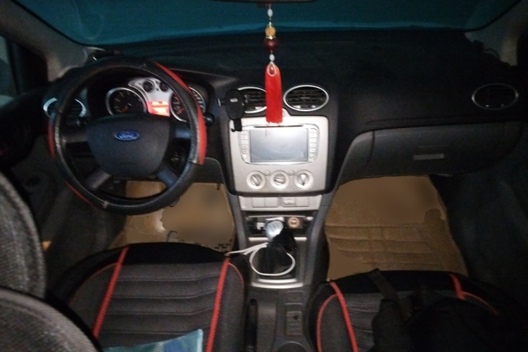 福特 福克斯 2013款 两厢经典 1.8L 手动基本型中控内饰12