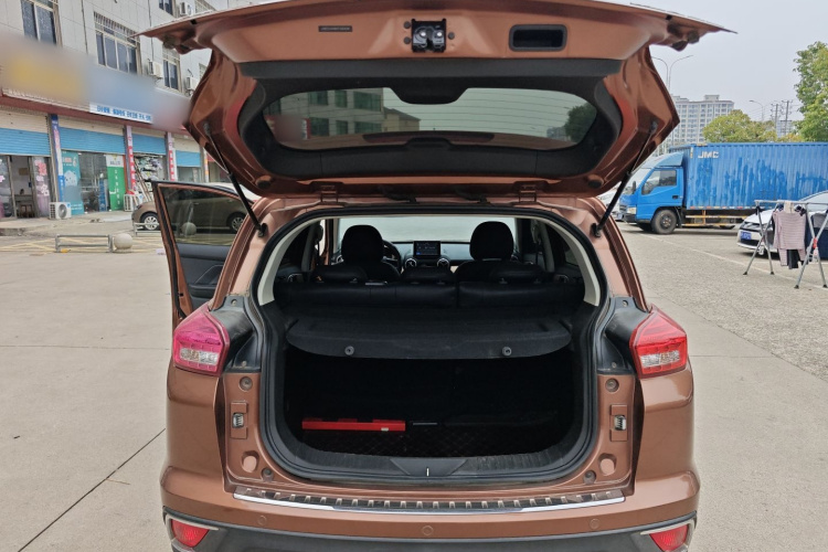 北京汽车 绅宝X35 2016款 1.5L 手动精英版机舱底盘23