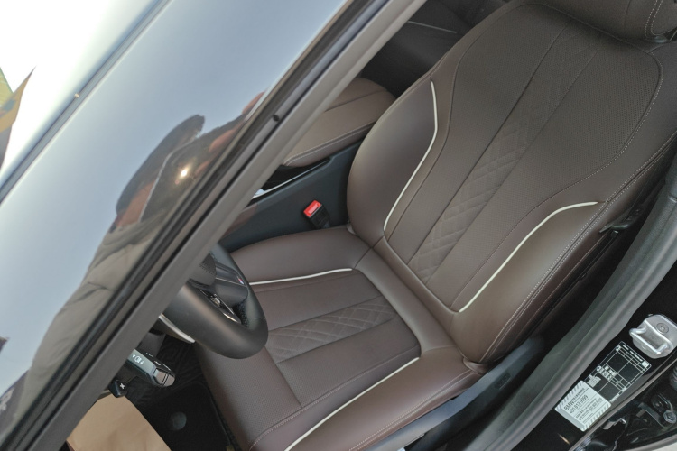 宝马5系 2022款 改款 530Li 领先型 M运动套装中控内饰19