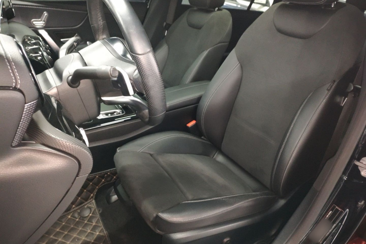 奔驰A级 2019款 改款 A 200 L 运动轿车中控内饰19