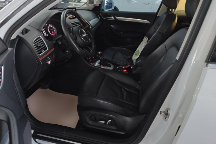 奥迪Q3 2017款 30 TFSI 风尚型中控内饰19