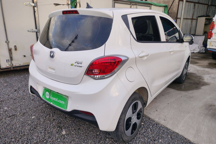 长安欧尚 奔奔E-Star 2021款 国民版 心怡版（快充版）磷酸铁锂（31.18kWh）车身外观7