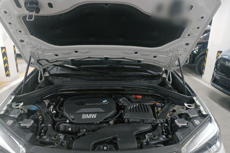 宝马X1 2019款 sDrive20Li 领先型机舱底盘24