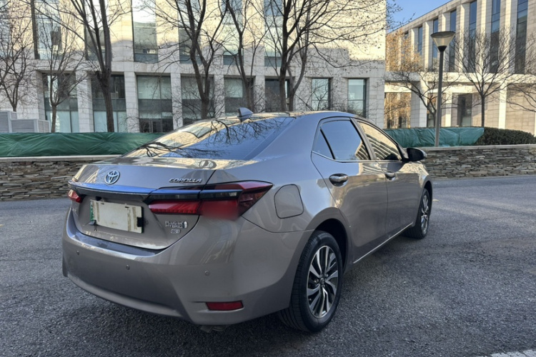 丰田 卡罗拉双擎E+ 2020款 1.8L E-CVT舒适版车身外观6007