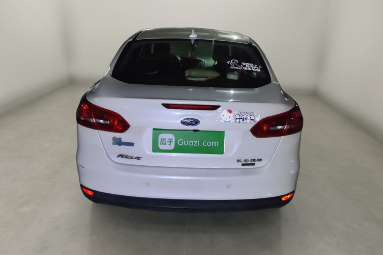 福特 福克斯 2017款 三厢 EcoBoost 125 自动超能风尚型智行版车身外观6