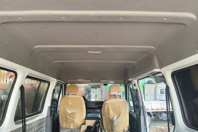 江铃 特顺 2019款 2.8T商运型长轴中顶7座后单胎国VI JX493局部细节22