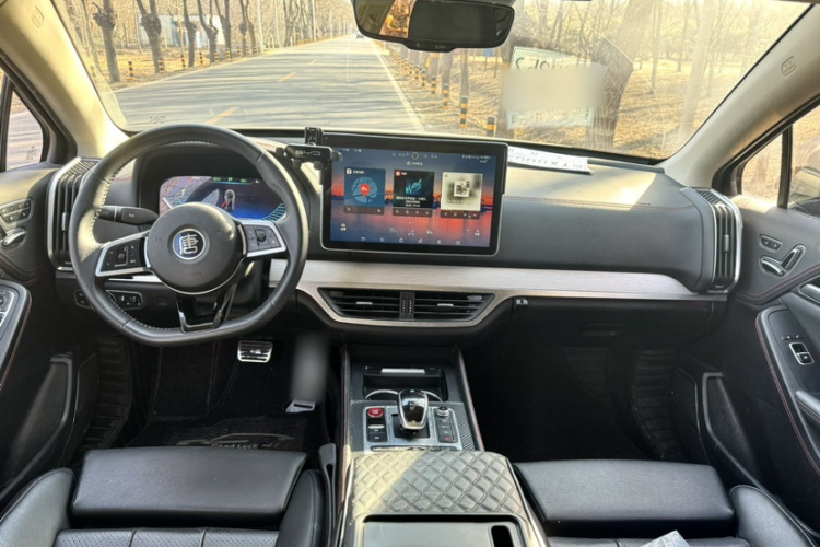 比亚迪 唐新能源 2018款 DM 2.0T 全时四驱智联创领型 7座 国V中控内饰7007