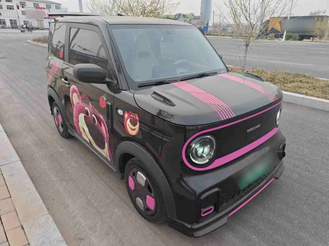 车辆右前45度角外观展示