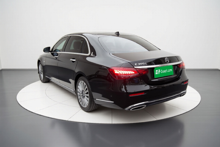 奔驰E级 2023款 E 300 L 时尚型车身外观5