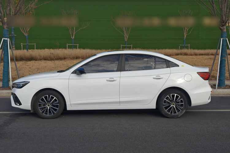 荣威i5 2021款 1.5L CVT钻石版车身外观6006