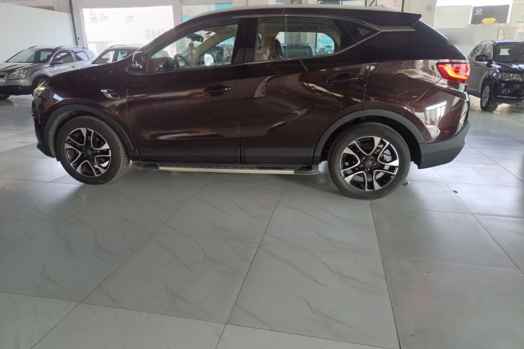 东南DX7 2018款 1.5T 自动荣耀版车身外观4