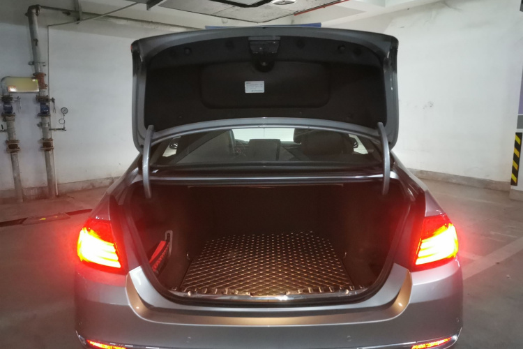 宝马5系 2014款 525Li 豪华设计套装机舱底盘23