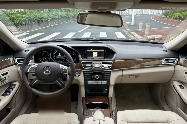奔驰E级 2015款 E 200 L中控内饰7003