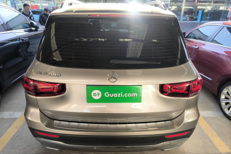 奔驰GLB 2020款 GLB 200 动感型车身外观6