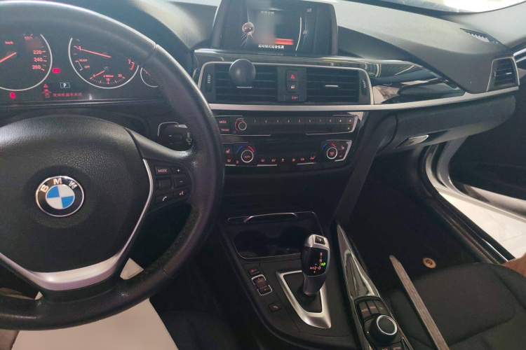 宝马3系 2017款 320Li 时尚型中控内饰12