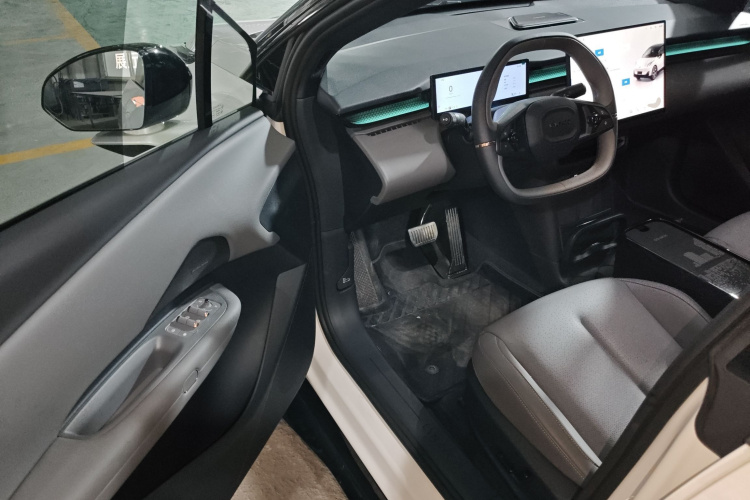 领克Z20 2025款 530km 后驱Pro中控内饰20