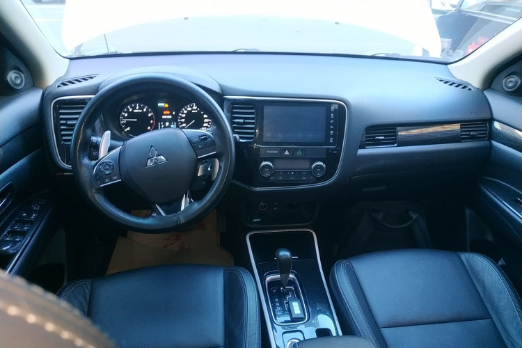 三菱 欧蓝德 2019款 2.4L 四驱致享版 7座 国V中控内饰12