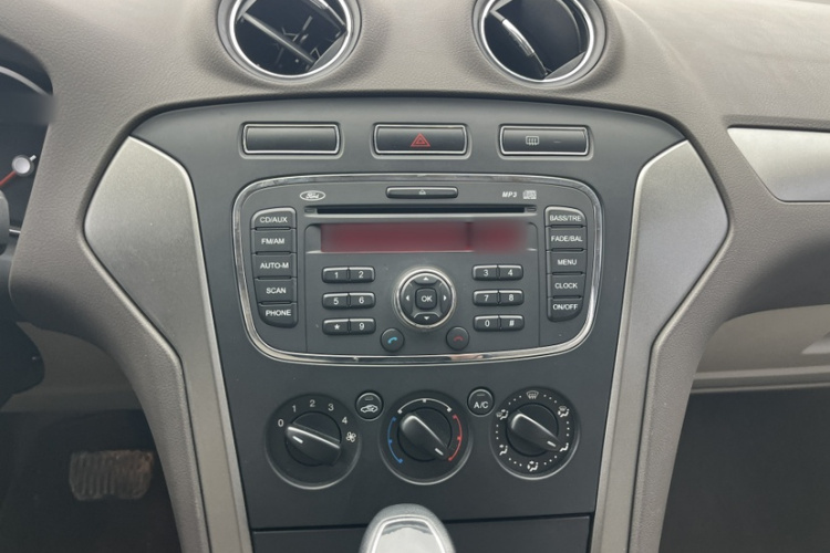 福特 蒙迪欧-致胜 2011款 2.3L 时尚型局部细节16