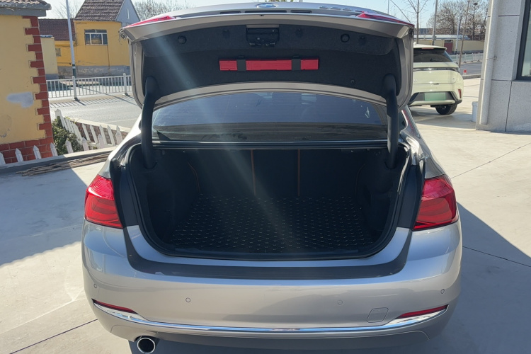 宝马3系 2016款 320Li 进取型局部细节23