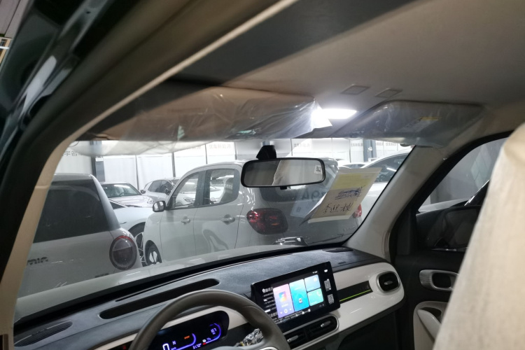 吉利银河 2025款 210km 熊猫卡丁中控内饰22