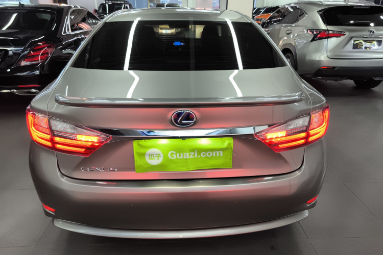 雷克萨斯ES 2015款 300h 舒适版车身外观6