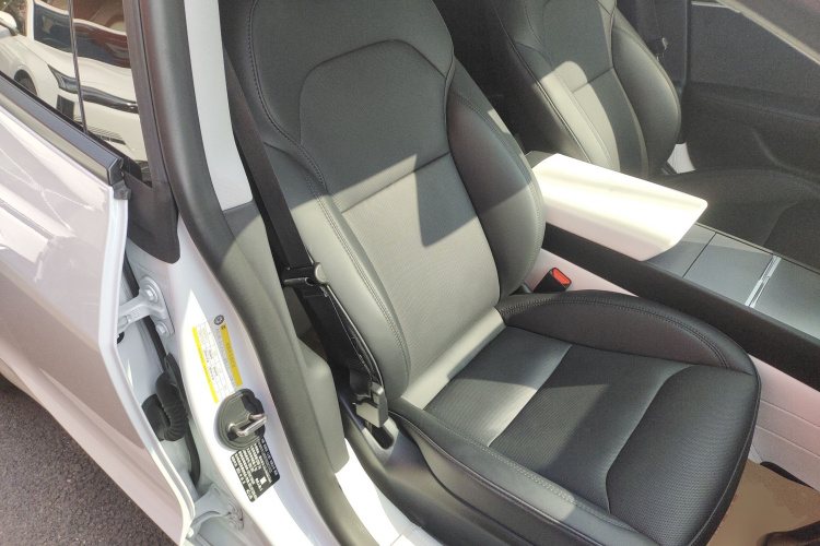 特斯拉 Model 3 2023款 长续航全轮驱动版局部细节41