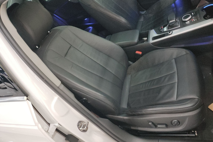 奥迪A4L 2017款 Plus 40 TFSI 时尚型局部细节41