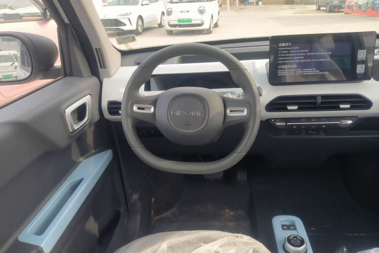 吉利银河 2024款 熊猫mini 200km 耐力熊中控内饰13