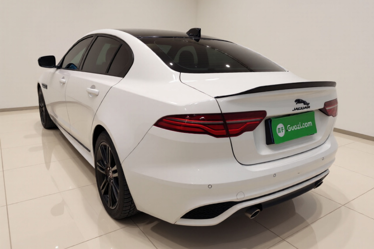 捷豹XEL 2024款 2.0T 250PS R-DYNAMIC S耀黑运动版车身外观5